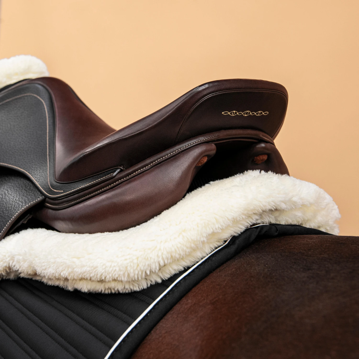 Synthetic Sheepskin Saddle Pad 900 - Image 7