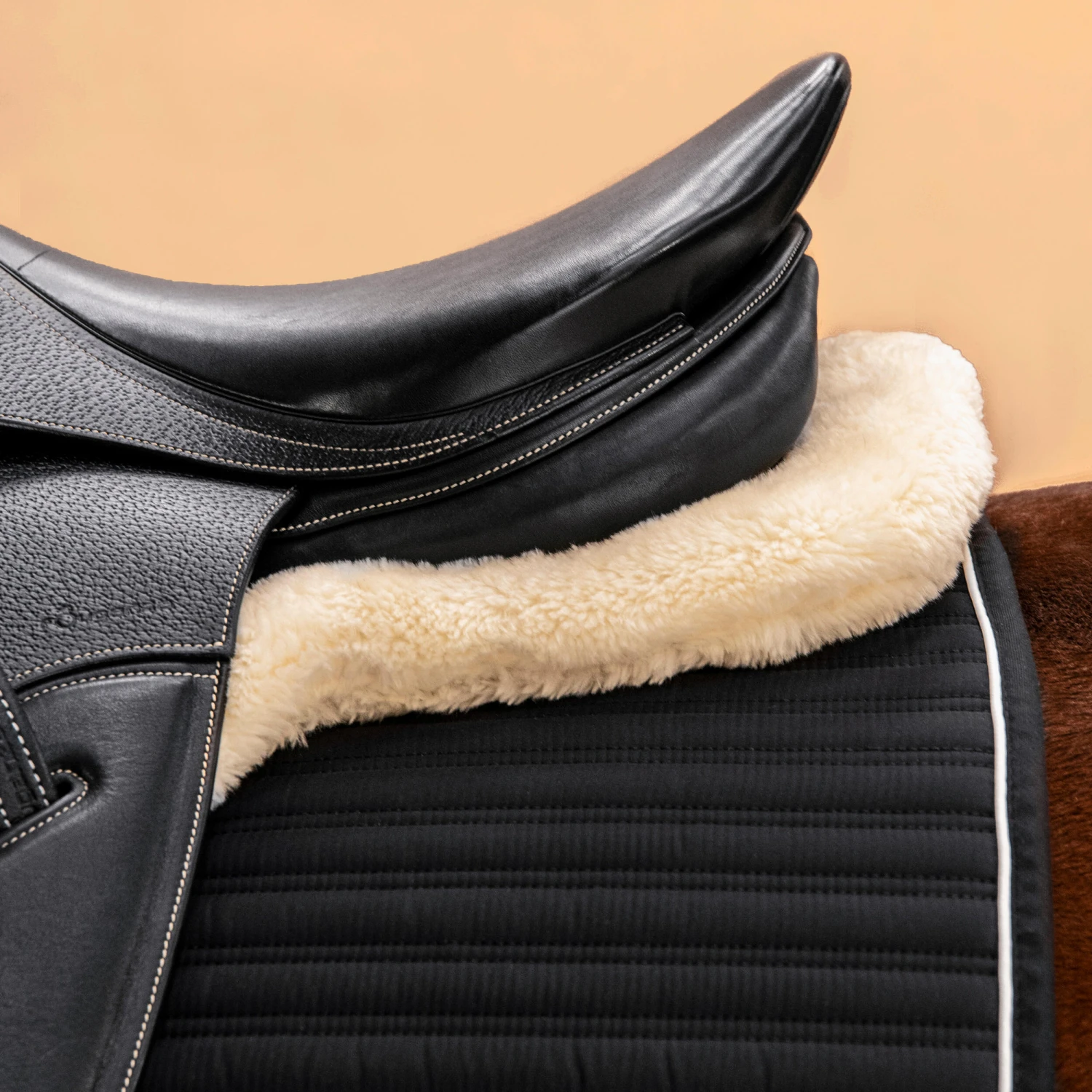 Synthetic Sheepskin Saddle Pad 900 - Image 6